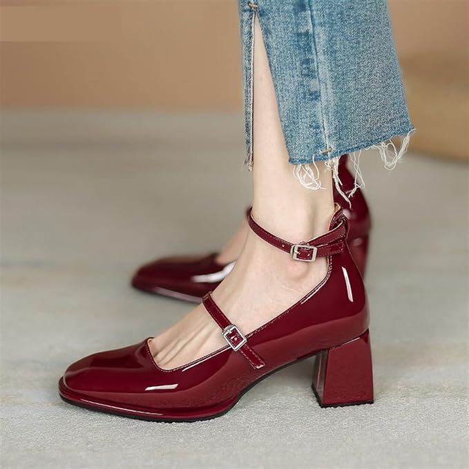 Patent Varnished Mary Jane shoes with heel for women