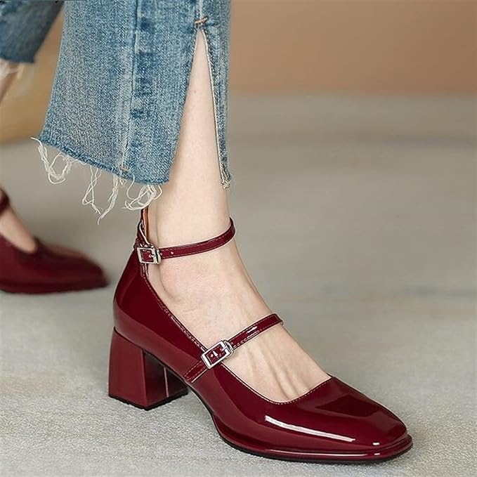 Patent Varnished Mary Jane shoes with heel for women