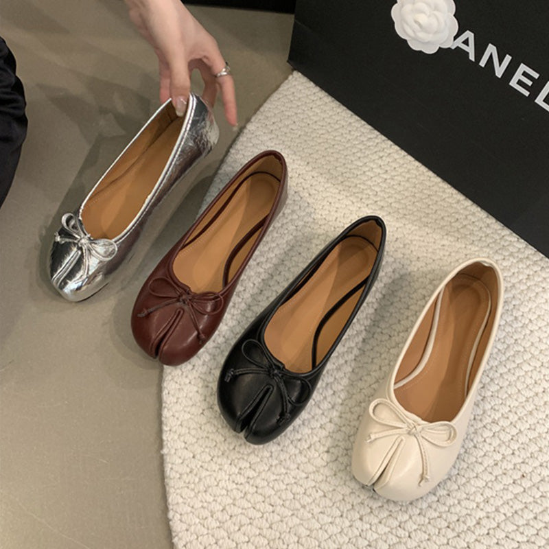 Tabi ballerinas with decorative bow