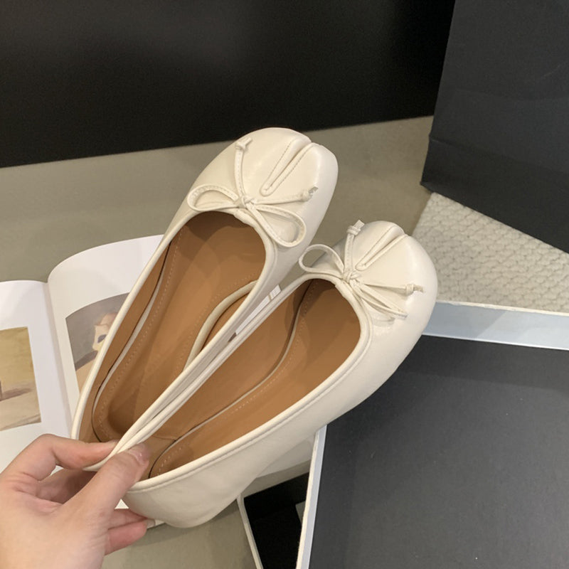 Tabi ballerinas with decorative bow