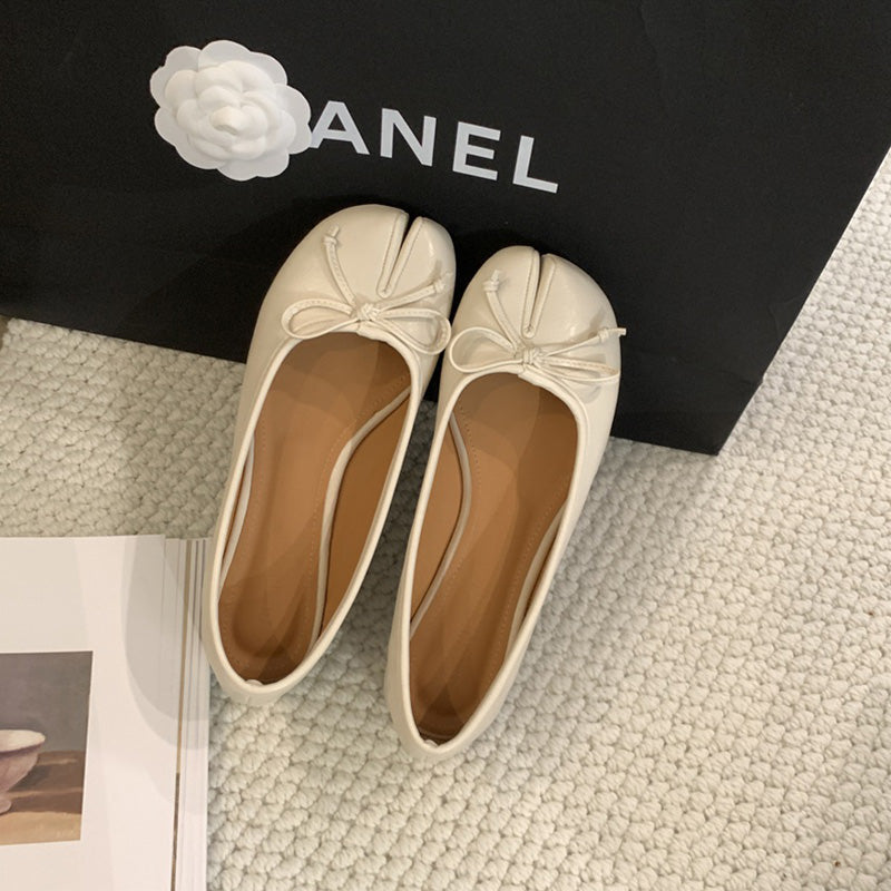 Tabi ballerinas with decorative bow