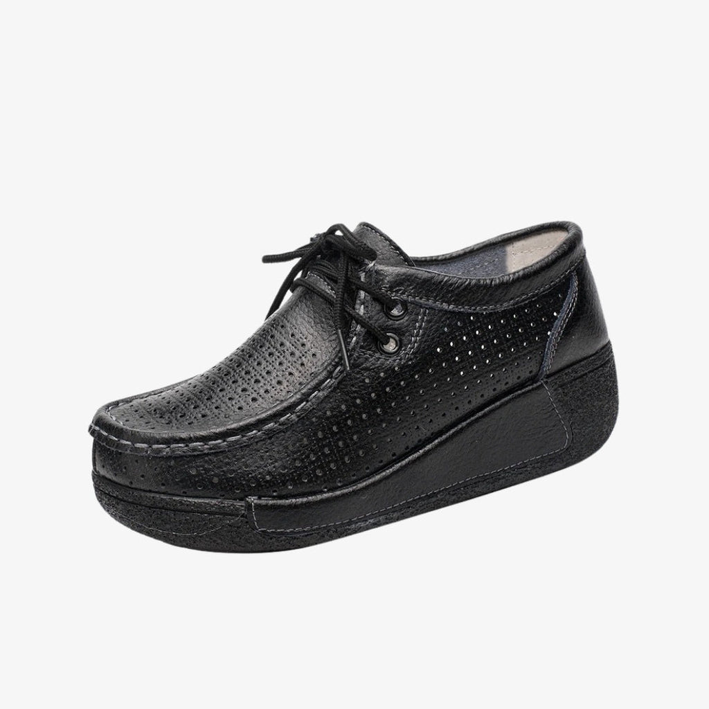 Women's black leather loafers with a perforated design for better airflow. With laces for a precise fit, these elegant shoes have black wedge soles that give good support and optimal comfort all day long.