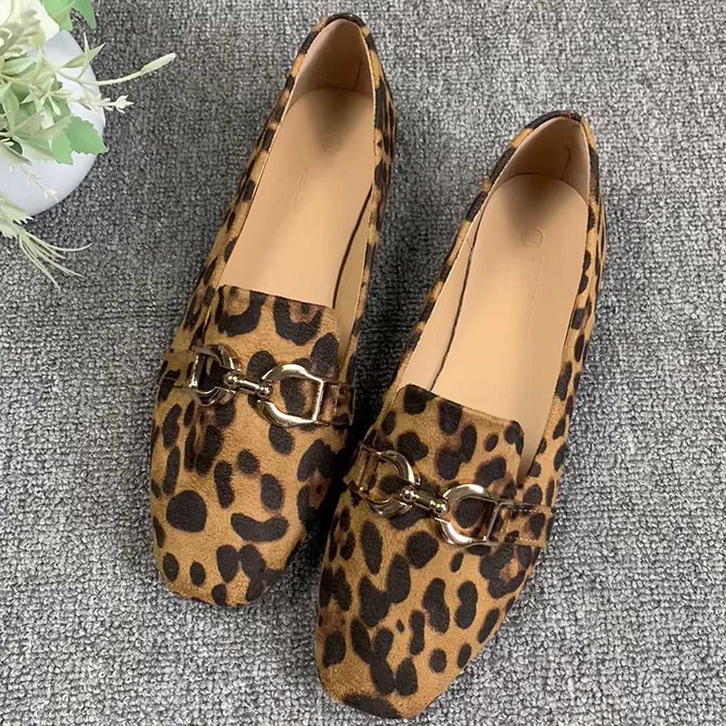 Leopard print loafers with chain for women