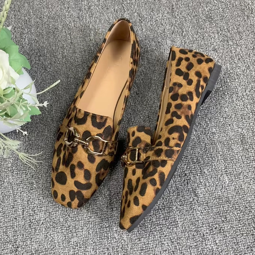 Leopard print loafers with chain for women