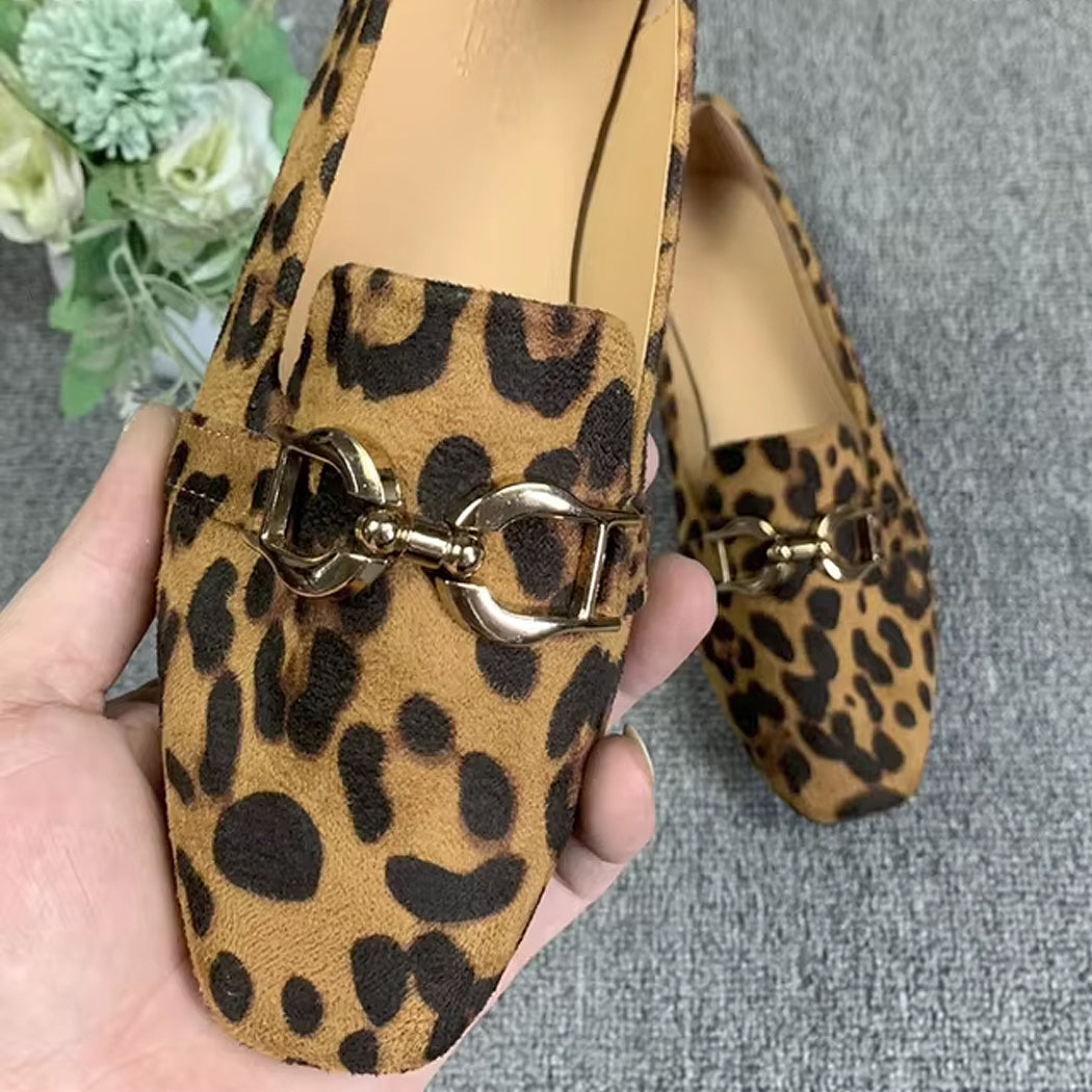 Leopard print loafers with chain for women