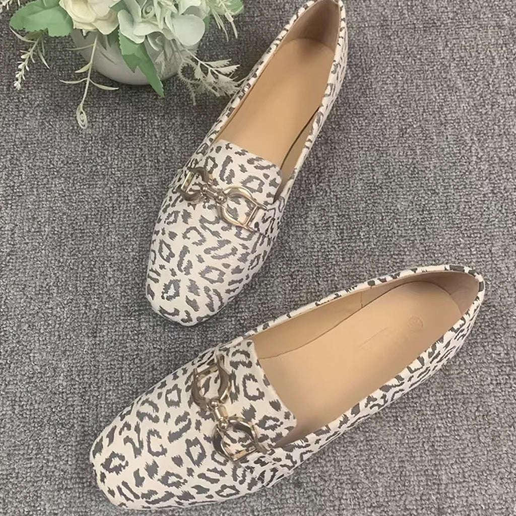 Leopard print loafers with chain for women