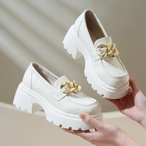 Women's square-heeled loafers with gold-chain