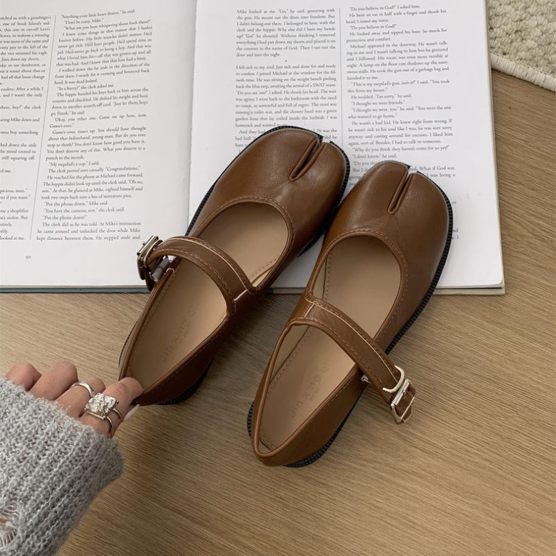 Tabi style Mary Jane ballerinas