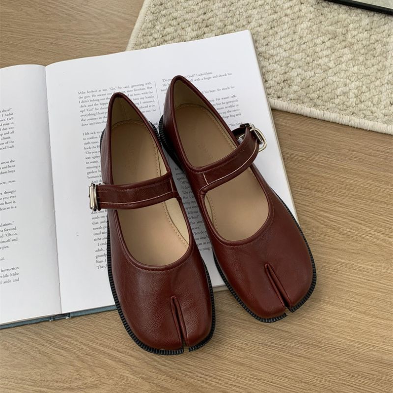 Tabi style Mary Jane ballerinas