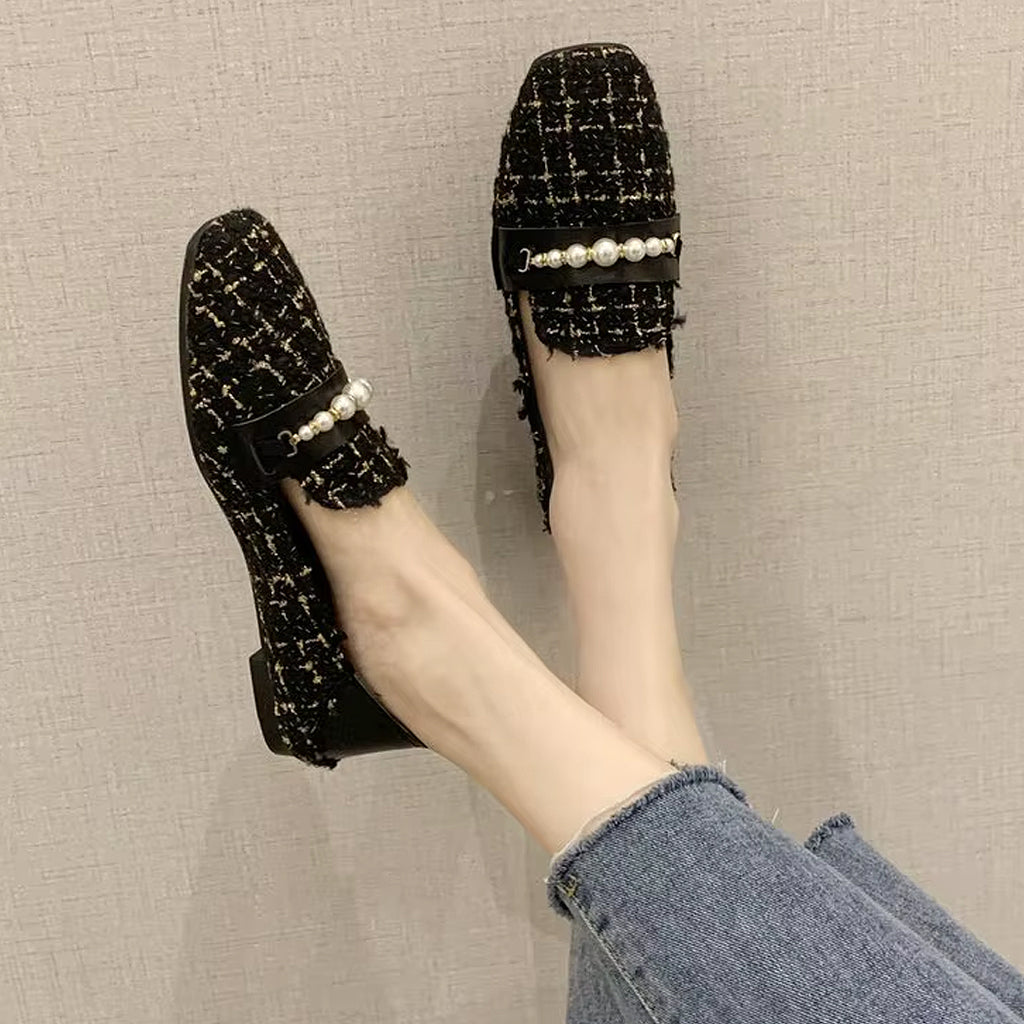 Elegant loafers in tweed and pearls