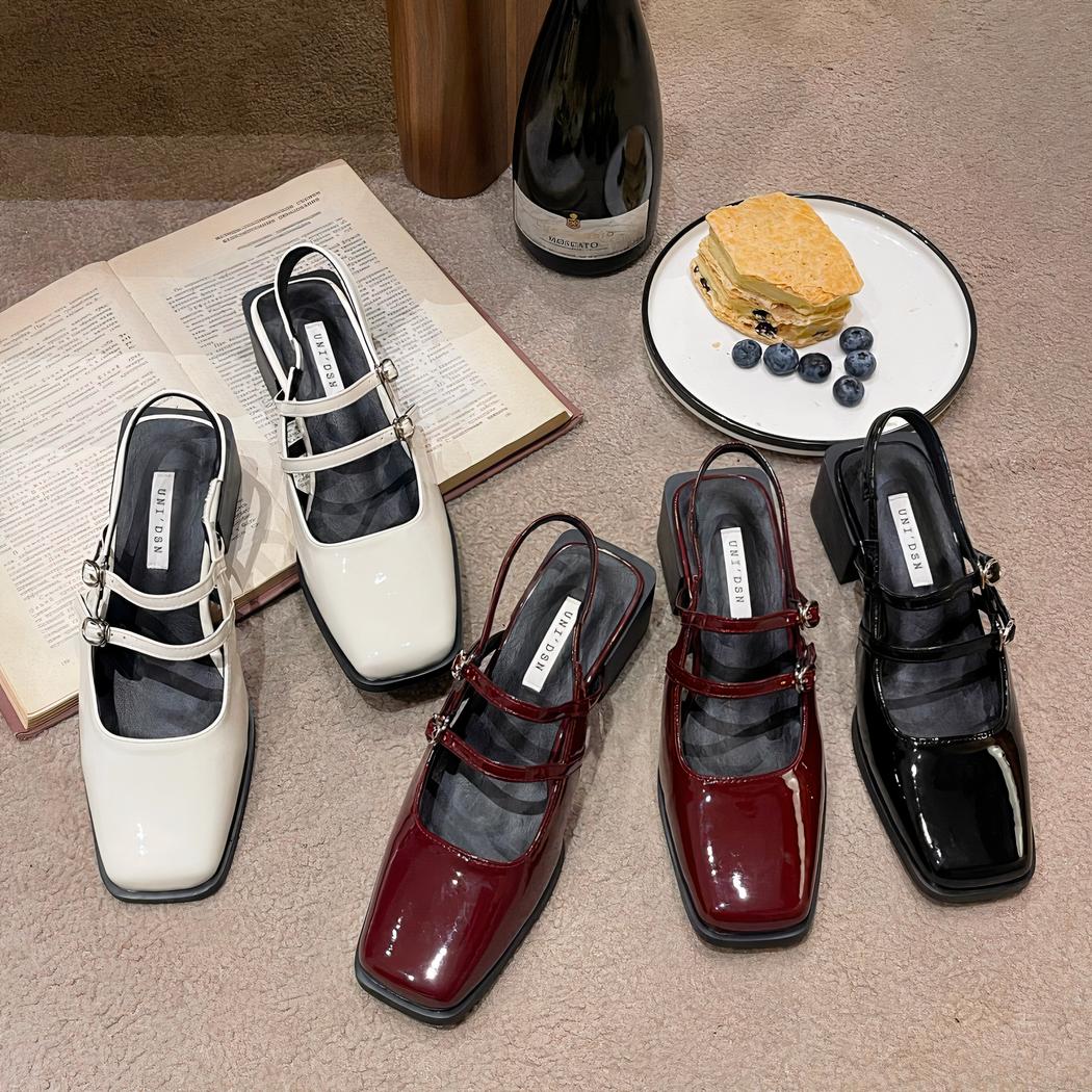 Patent ballerina loafers with buckles and low heels