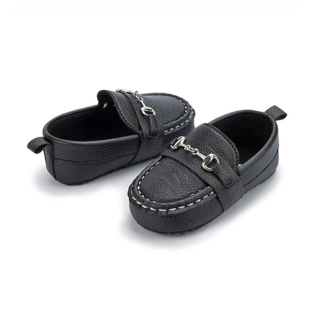 Baby moccasins in grained leather with silver bits