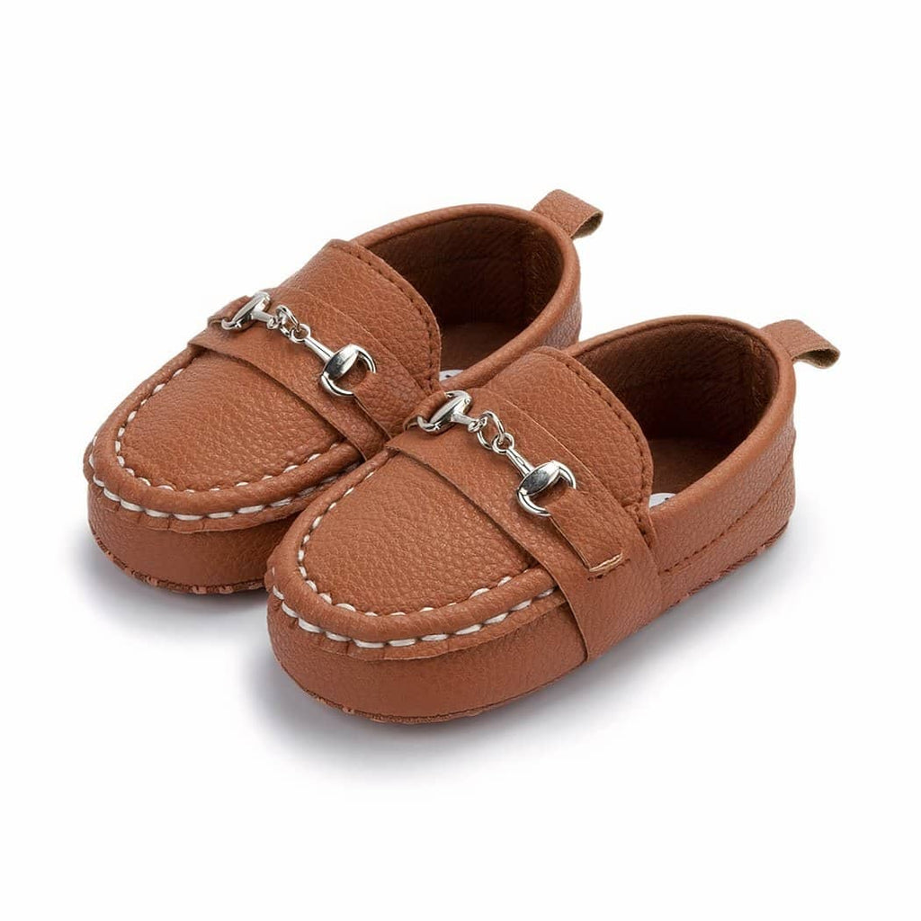 Baby moccasins in grained leather with silver bits