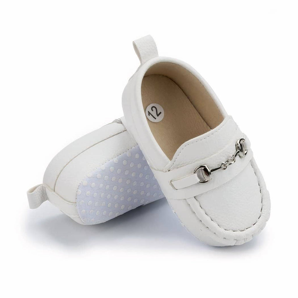 Baby moccasins in grained leather with silver bits