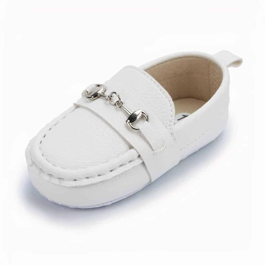 Baby moccasins in grained leather with silver bits