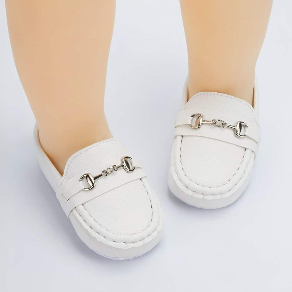 Baby moccasins in grained leather with silver bits