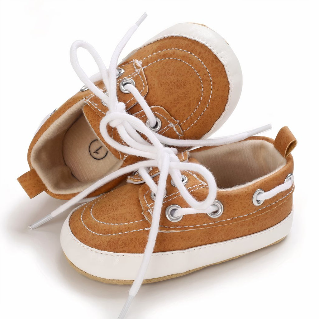 Boat-style lace-up moccasins for baby boys