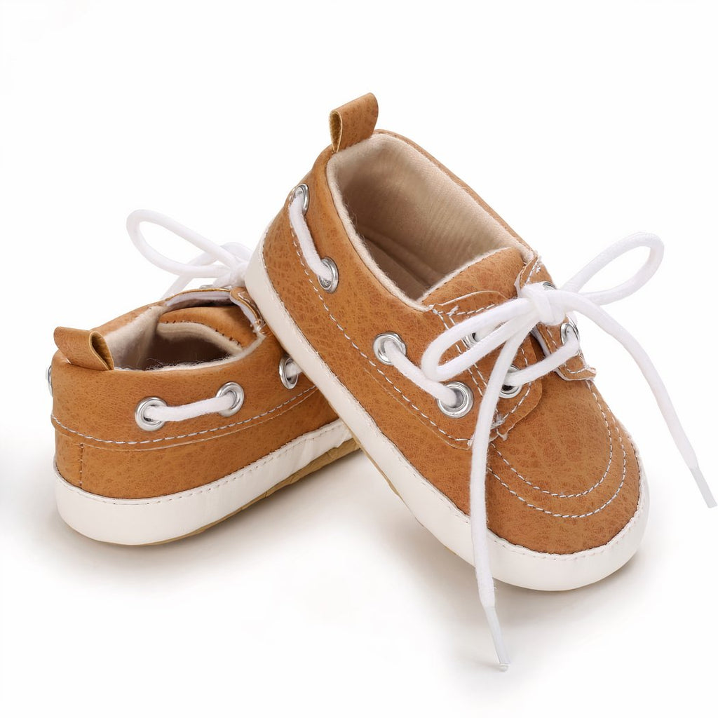 Boat-style lace-up moccasins for baby boys