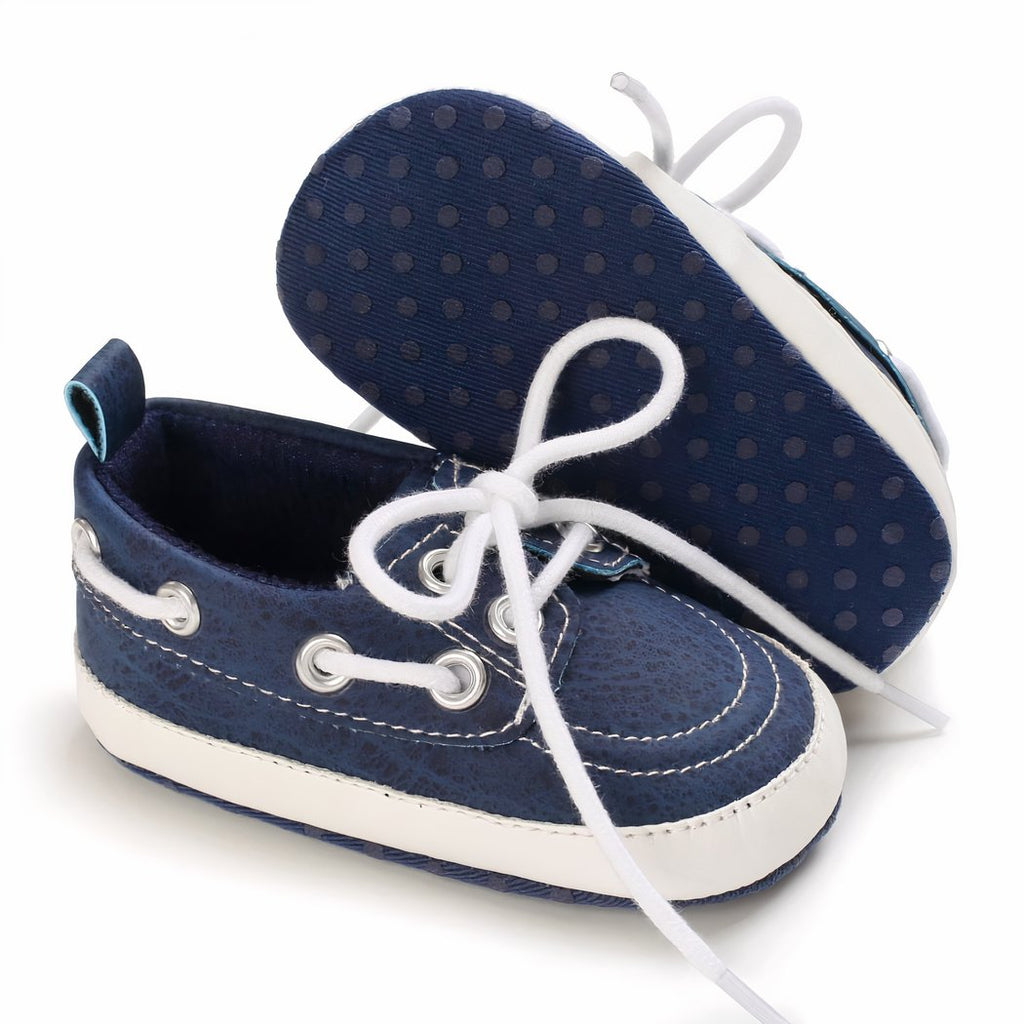 Boat-style lace-up moccasins for baby boys