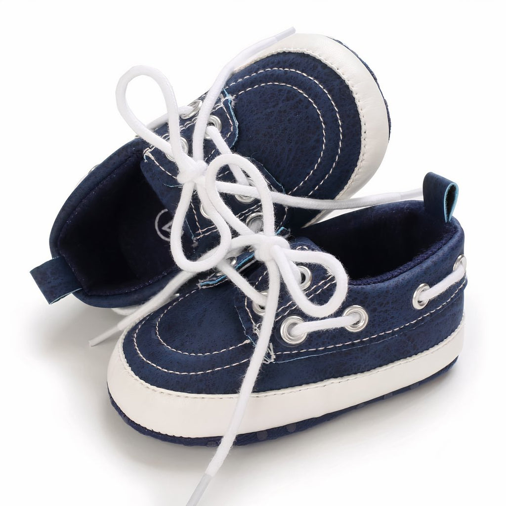 Boat-style lace-up moccasins for baby boys