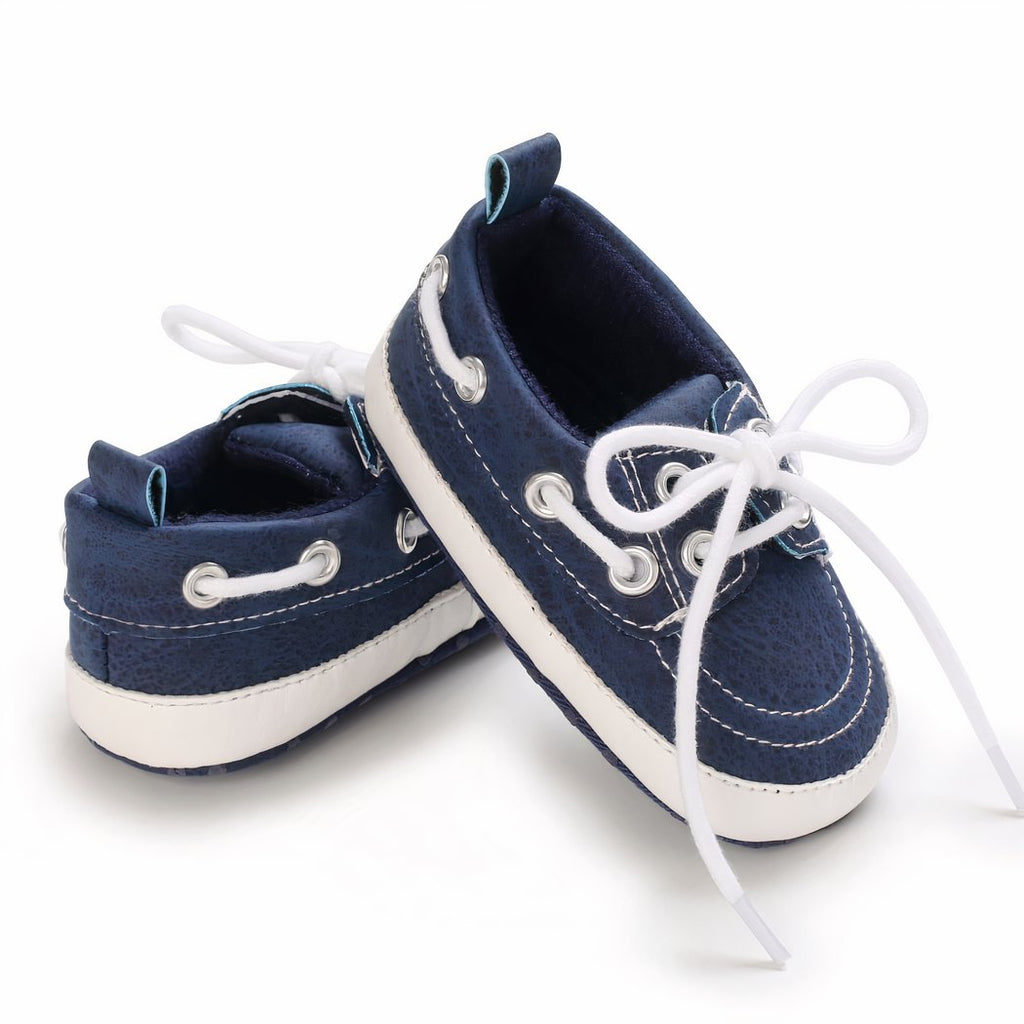 Boat-style lace-up moccasins for baby boys