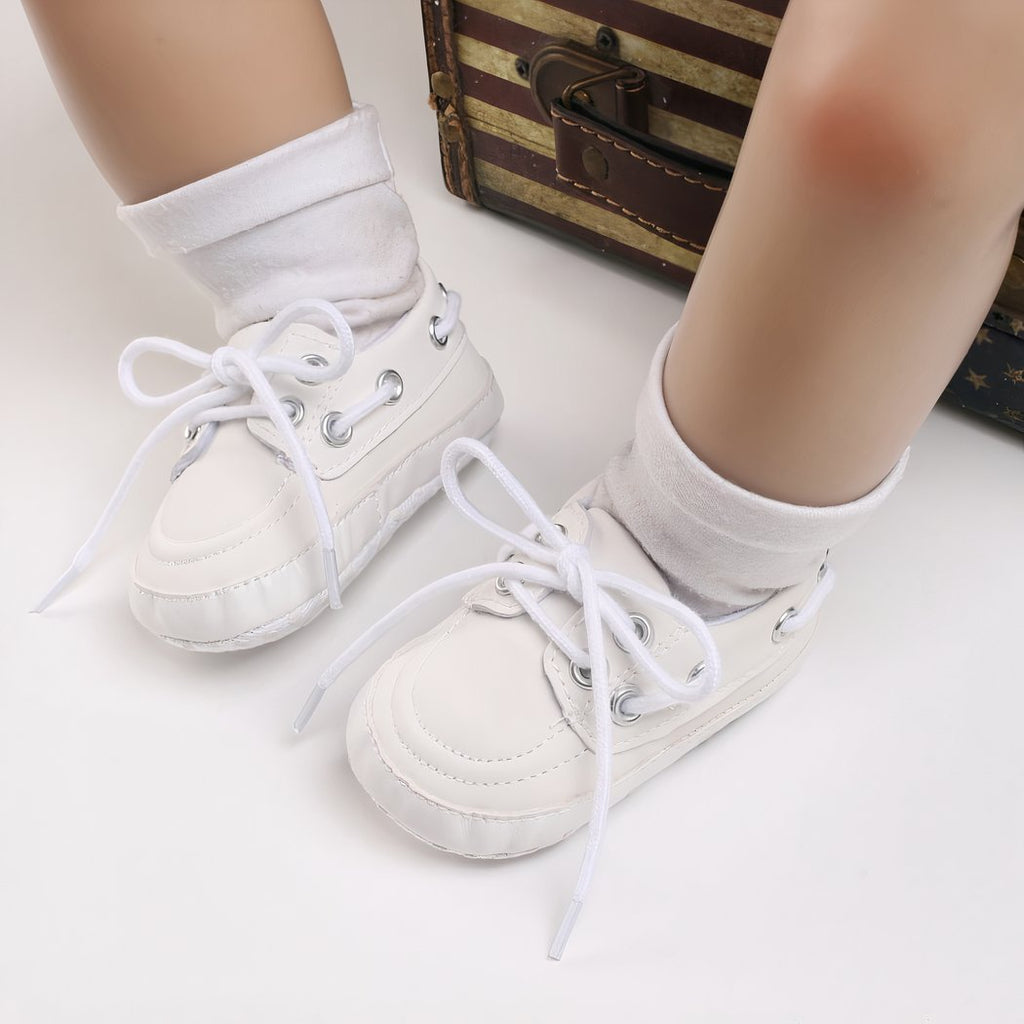 Boat-style lace-up moccasins for baby boys