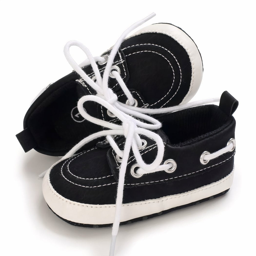 Boat-style lace-up moccasins for baby boys