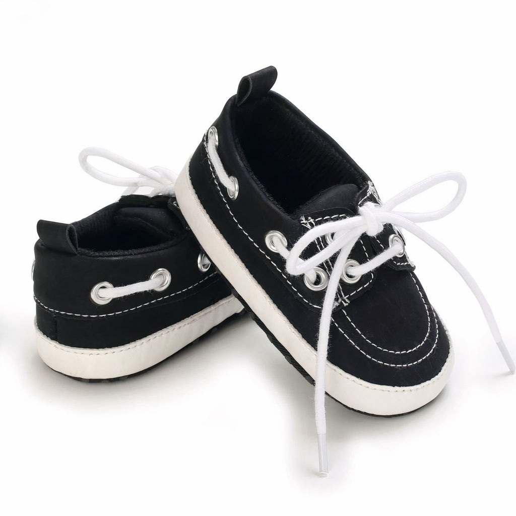 Boat-style lace-up moccasins for baby boys