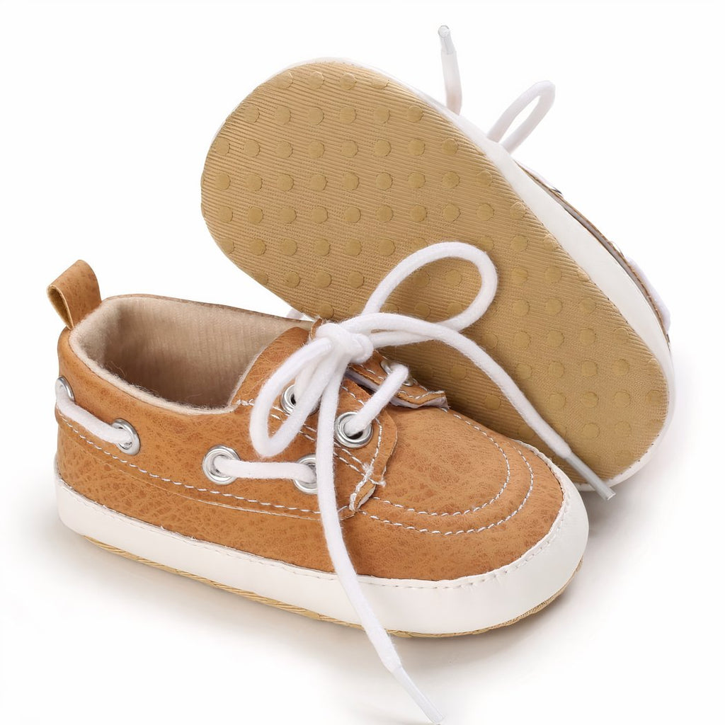 Boat-style lace-up moccasins for baby boys