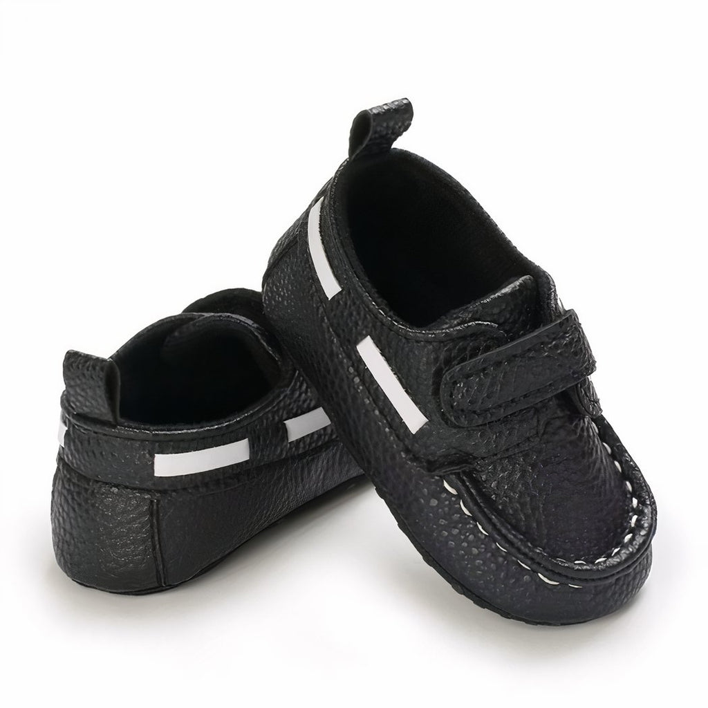 Boat-style moccasins with velcro closure for babies