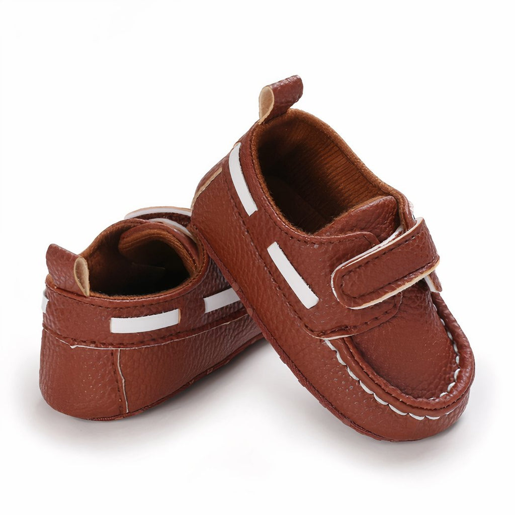 Boat-style moccasins with velcro closure for babies