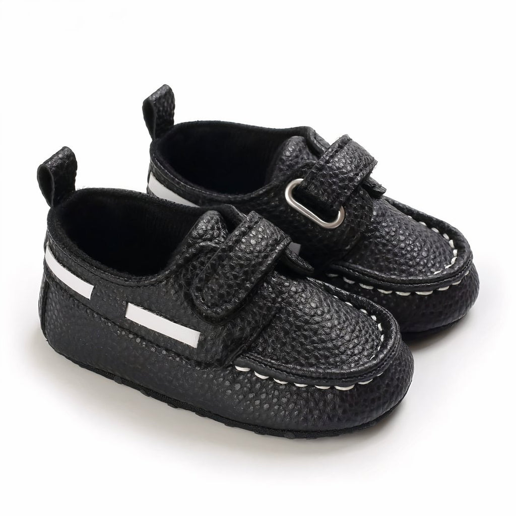 Boat-style moccasins with velcro closure for babies