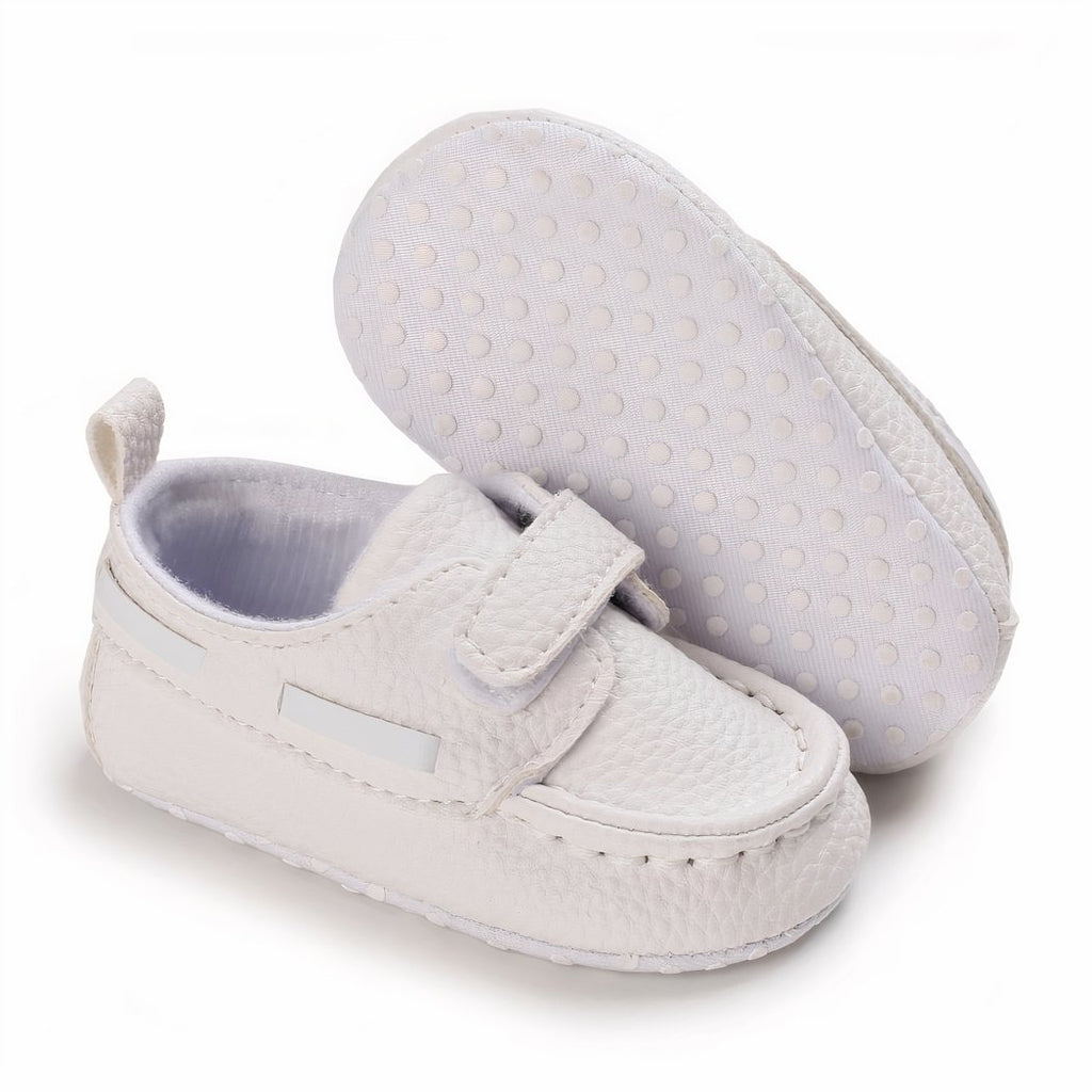 Boat-style moccasins with velcro closure for babies