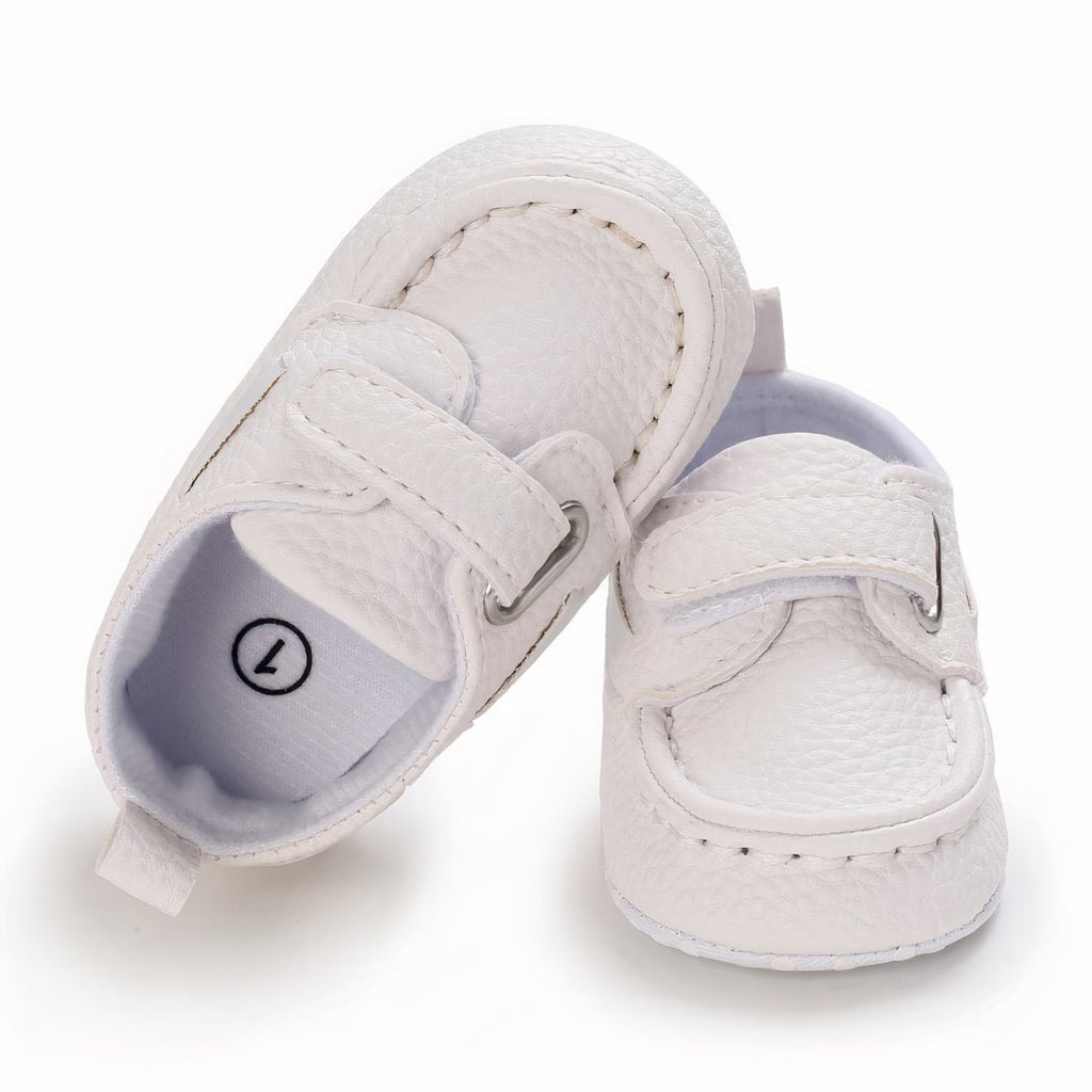 Boat-style moccasins with velcro closure for babies