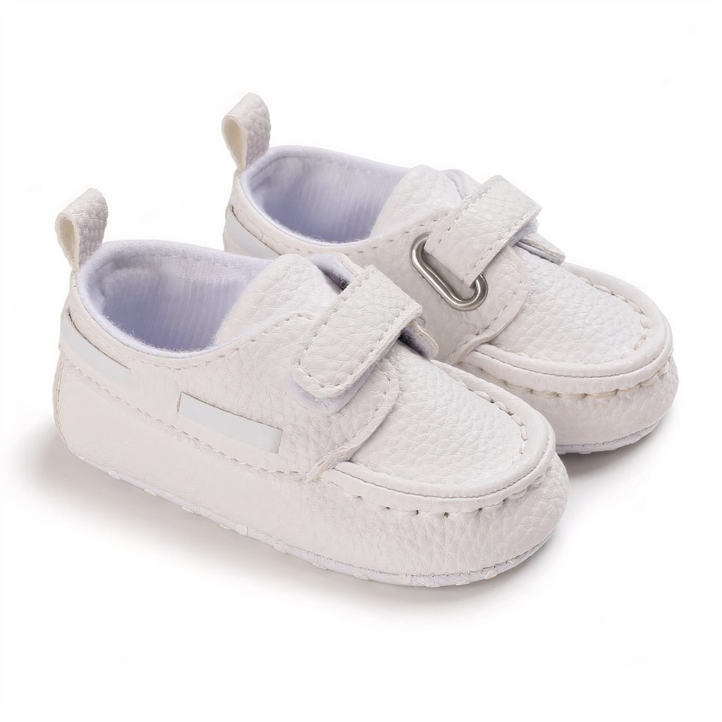 Boat-style moccasins with velcro closure for babies