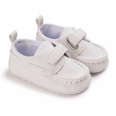 Boat-style moccasins with velcro closure for babies, White