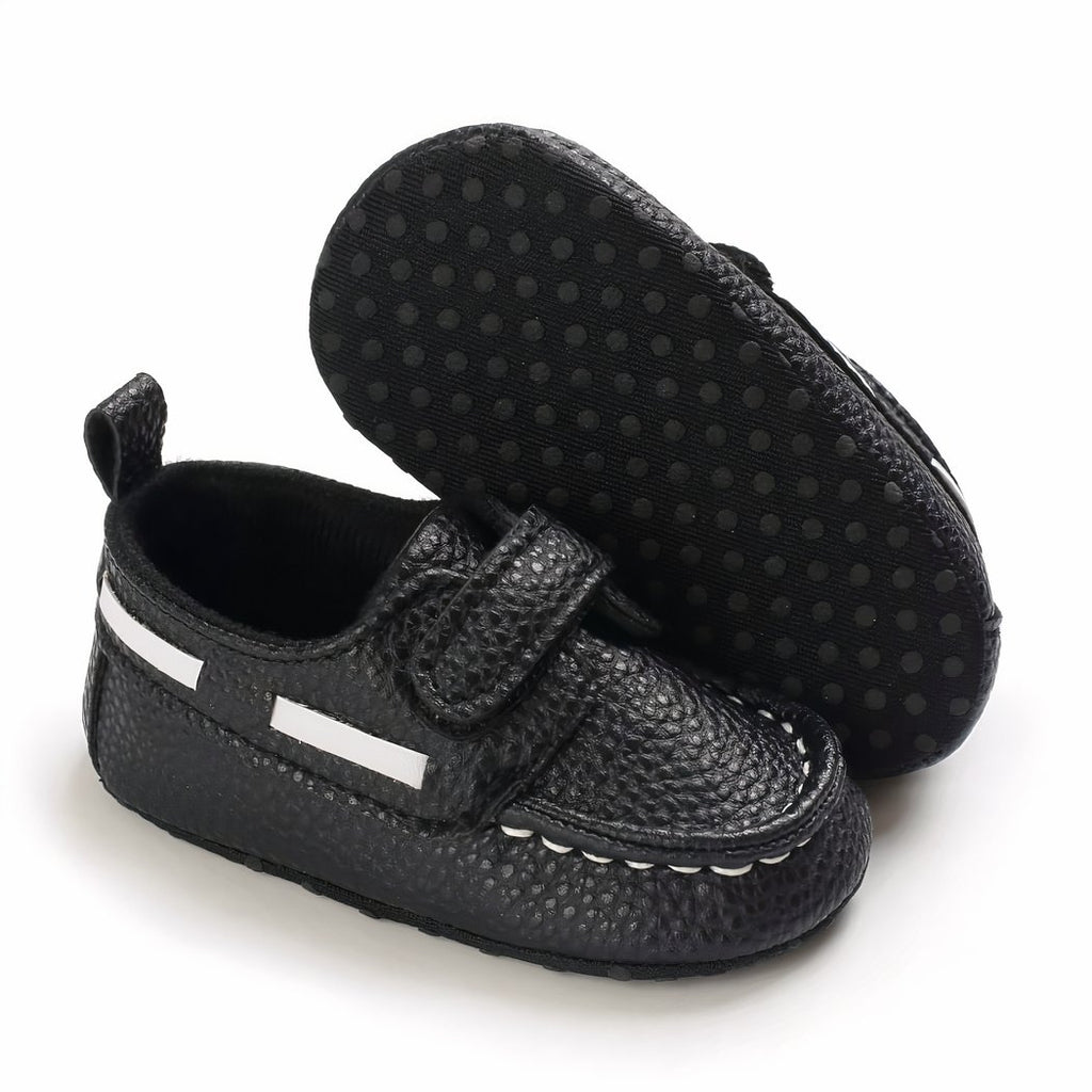 Boat-style moccasins with velcro closure for babies