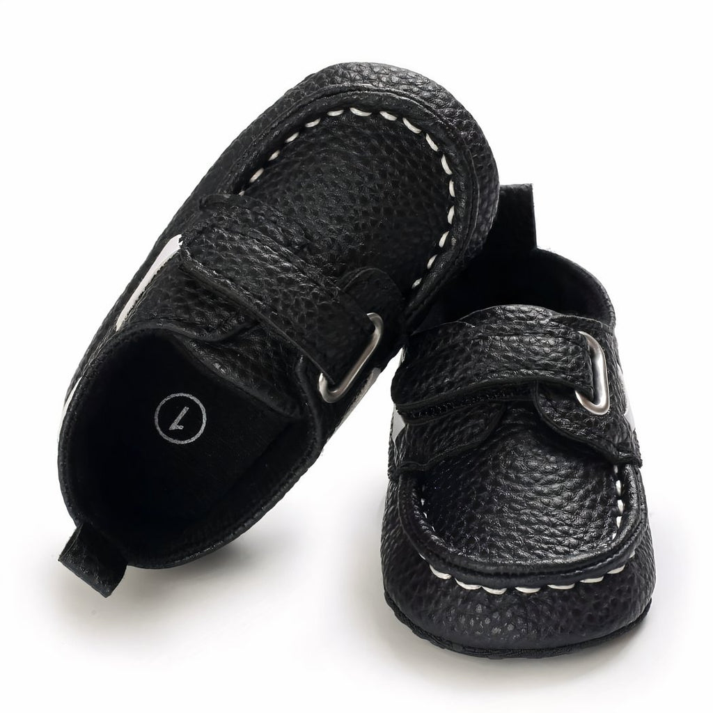 Boat-style moccasins with velcro closure for babies