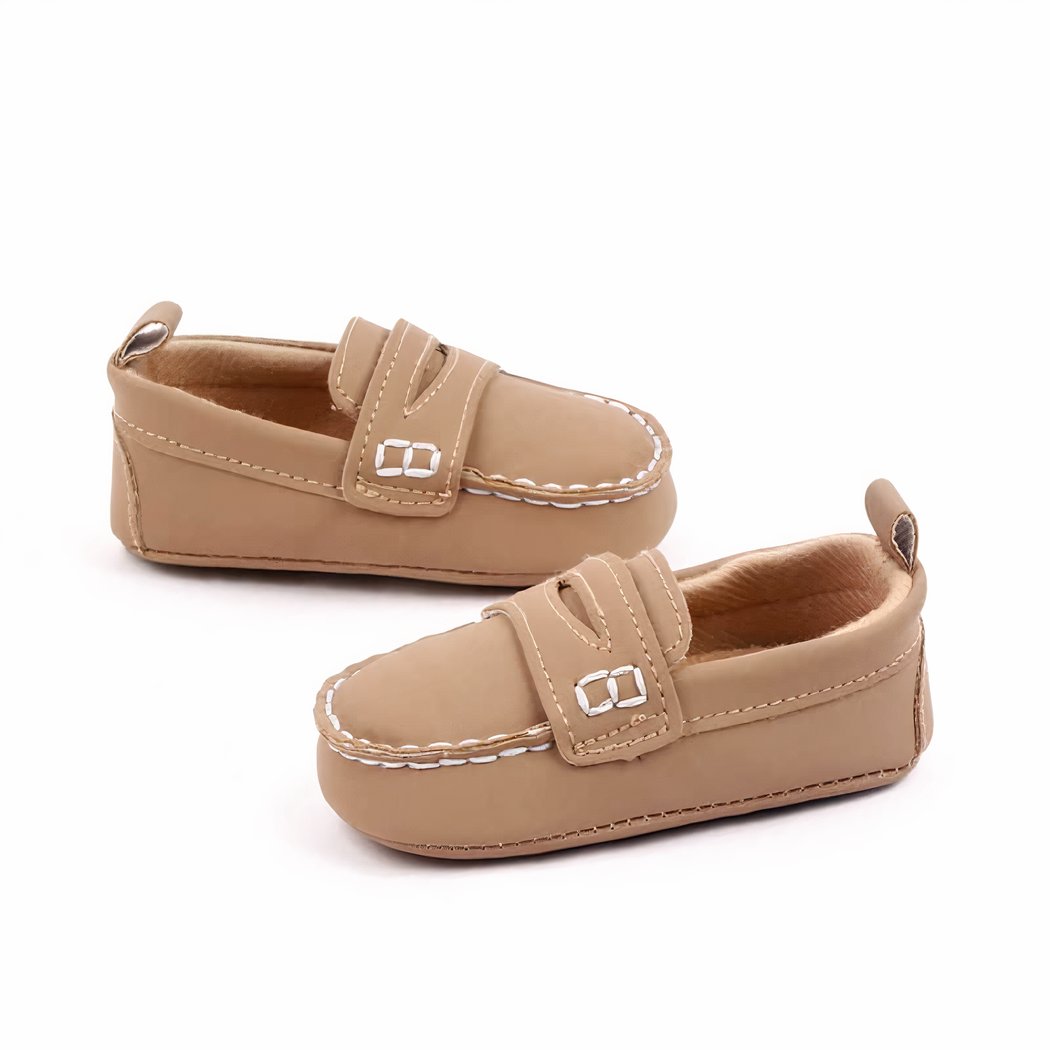 Classic leather-look moccasin for baby girls