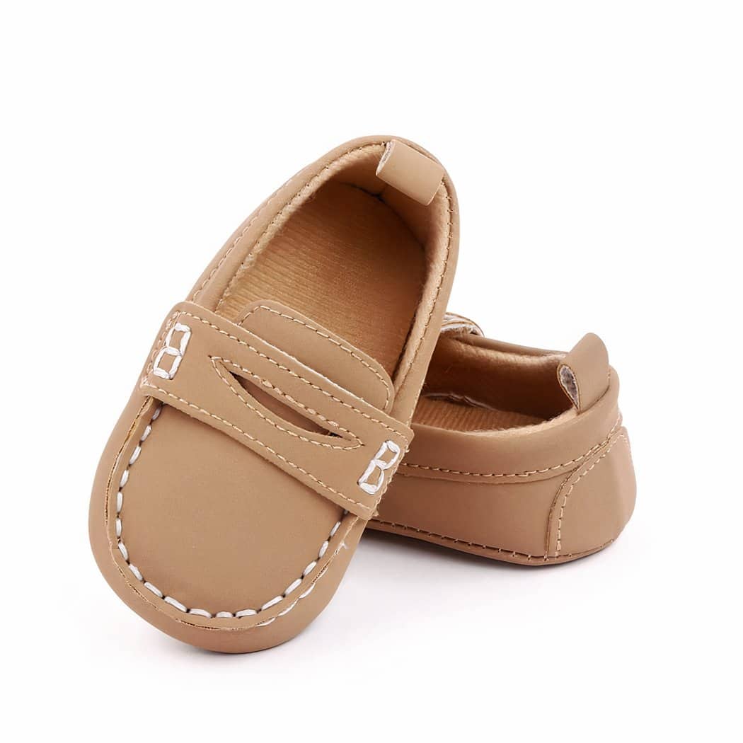 Classic leather-look moccasin for baby girls