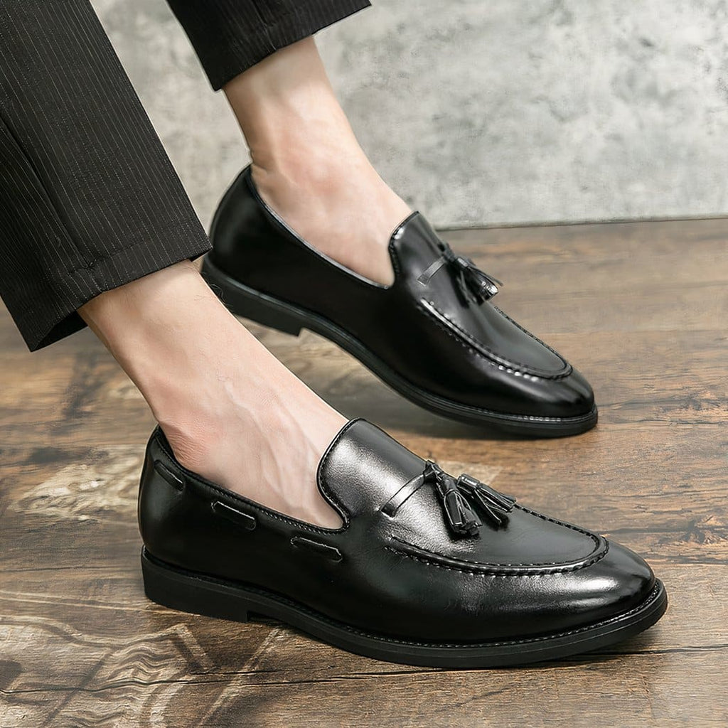 Classic tassel loafers in smooth leather effect