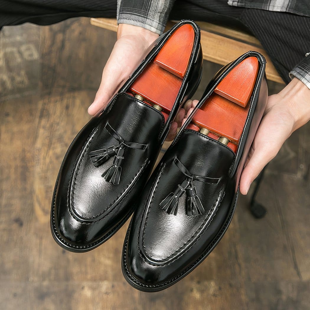 Classic tassel loafers in smooth leather effect