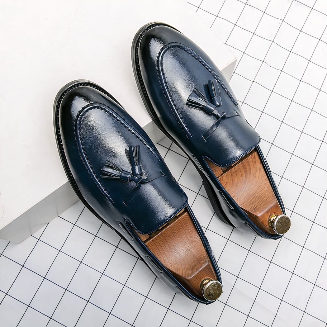 Classic tassel loafers in smooth leather effect