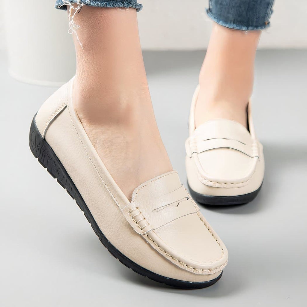 Easy slip-on loafers in synthetic leather for women