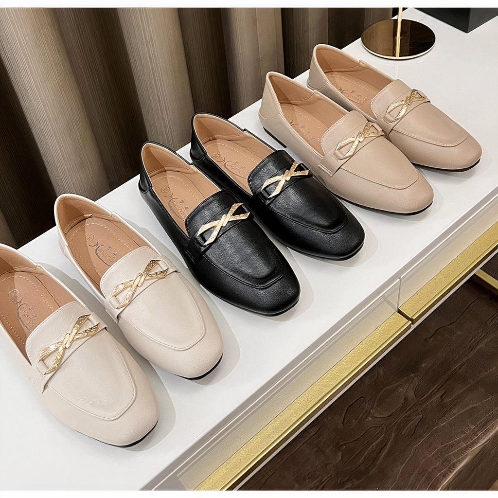 Elegant loafers with gold bow tie for women