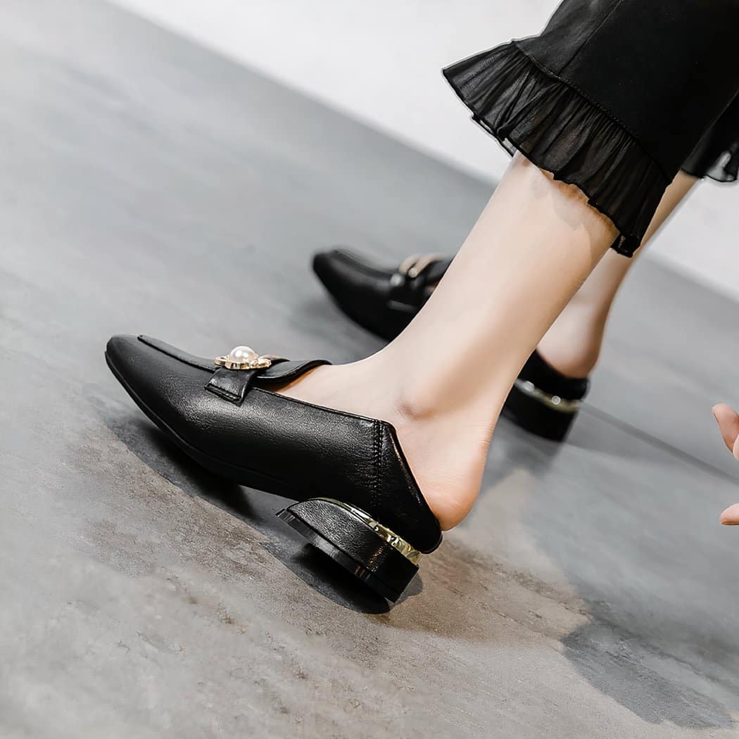 Elegant square-heeled loafer