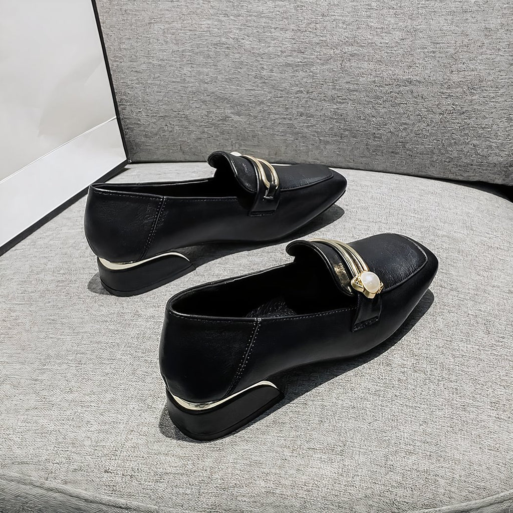 Elegant square-heeled loafer