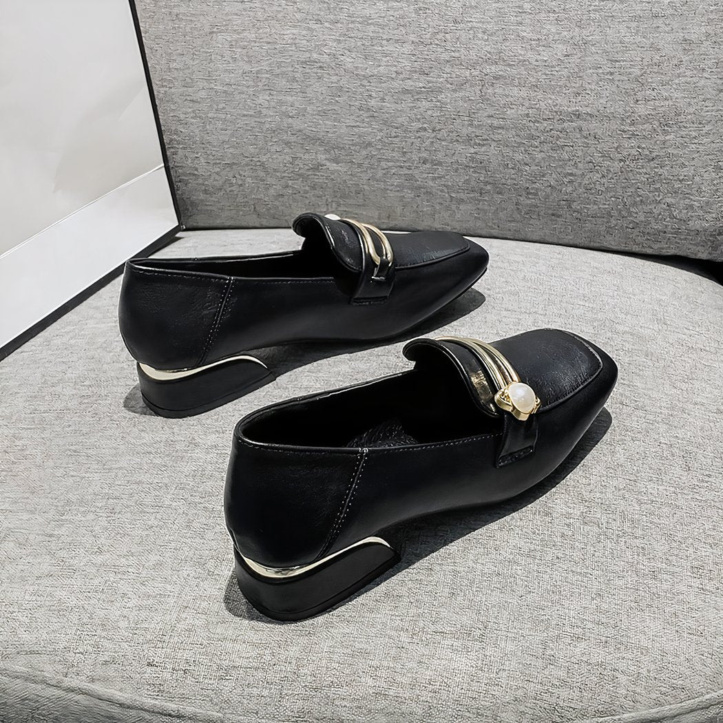 Elegant square-heeled loafer