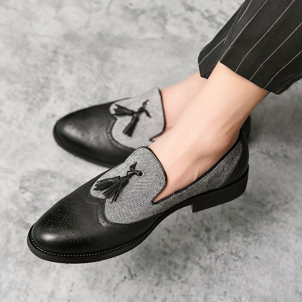 Elegant two-material loafers with tassels