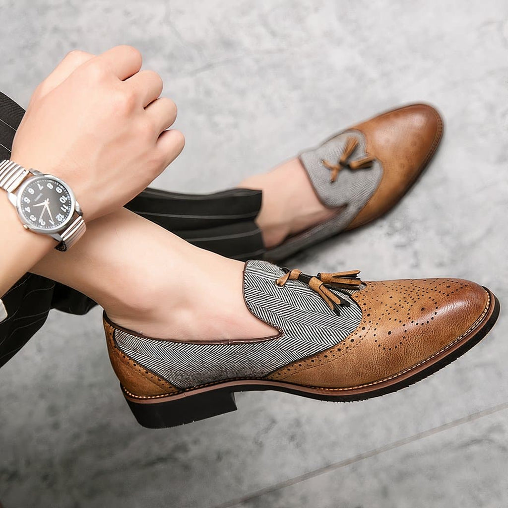 Elegant two-material loafers with tassels